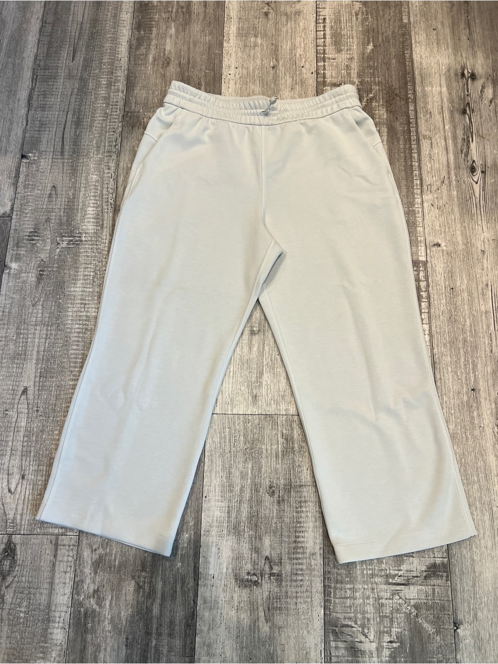 Lululemon Softstreme Cropped Pant Size 10